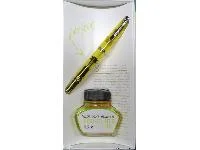 Highlighter model M205BB with doublé broad nib size and special ink, also available in green. © http://kmpn.blogspot.com