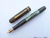 Fluted cap band and clip, grip section in the first variant 1937 to 1949.